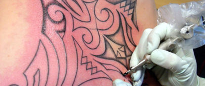 Tetování a piercing: „rány“ vyžadující specifickou péči